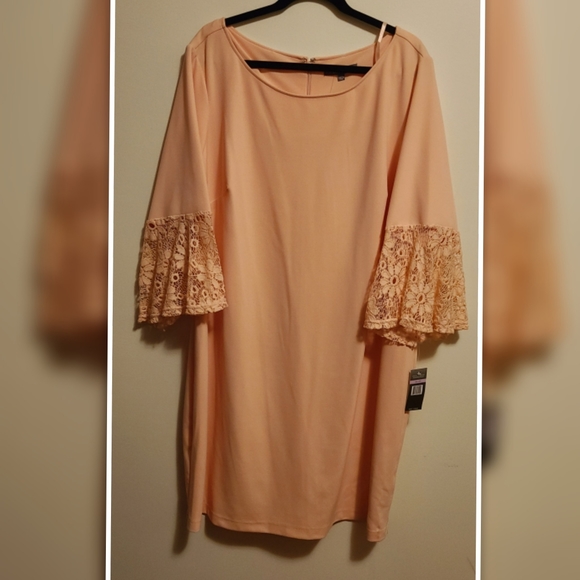 Sharagano Dresses & Skirts - NWT Peach lace dress